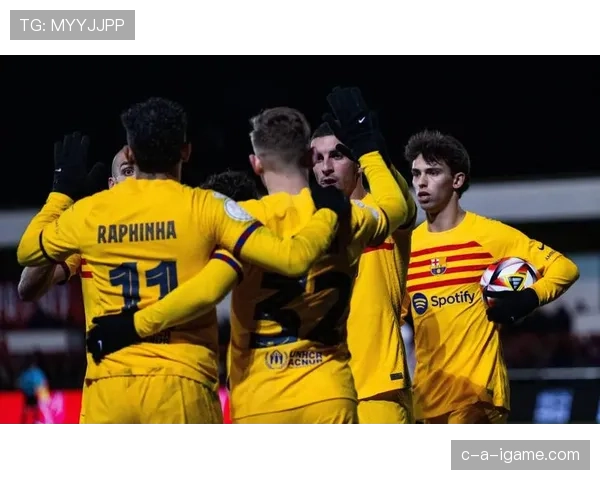 莱万多夫斯基远射破门再显神勇，精彩表现引热议