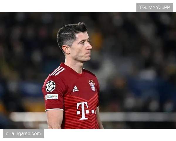 哎哟，莱万多夫斯基超市结账那一篮东西，我一个月工资还差不多