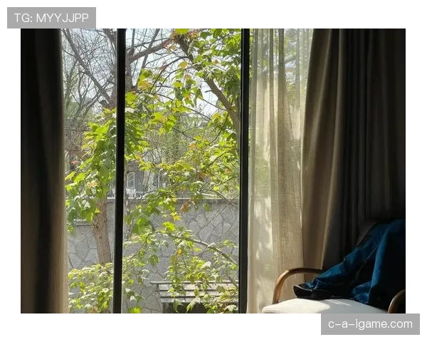 假设柳雅慧随手在朋友圈晒个豪宅派对，我这周打卡意义都崩了